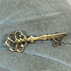 Vintage Skeleton Key Brooch MCM W.E. Richards WRE 1/20 12K Gold Filled Stylized